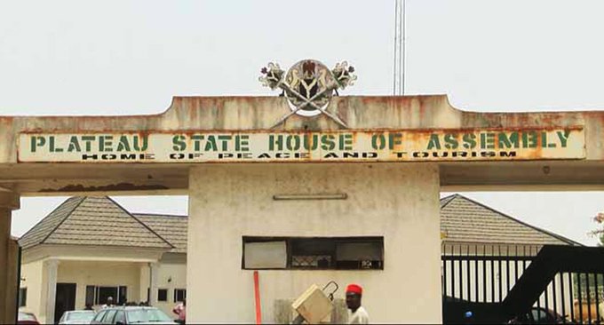 PLATEAU STATE OF ASSEMBLY, POLICE BLOCK SACKED LAWMAKERS.