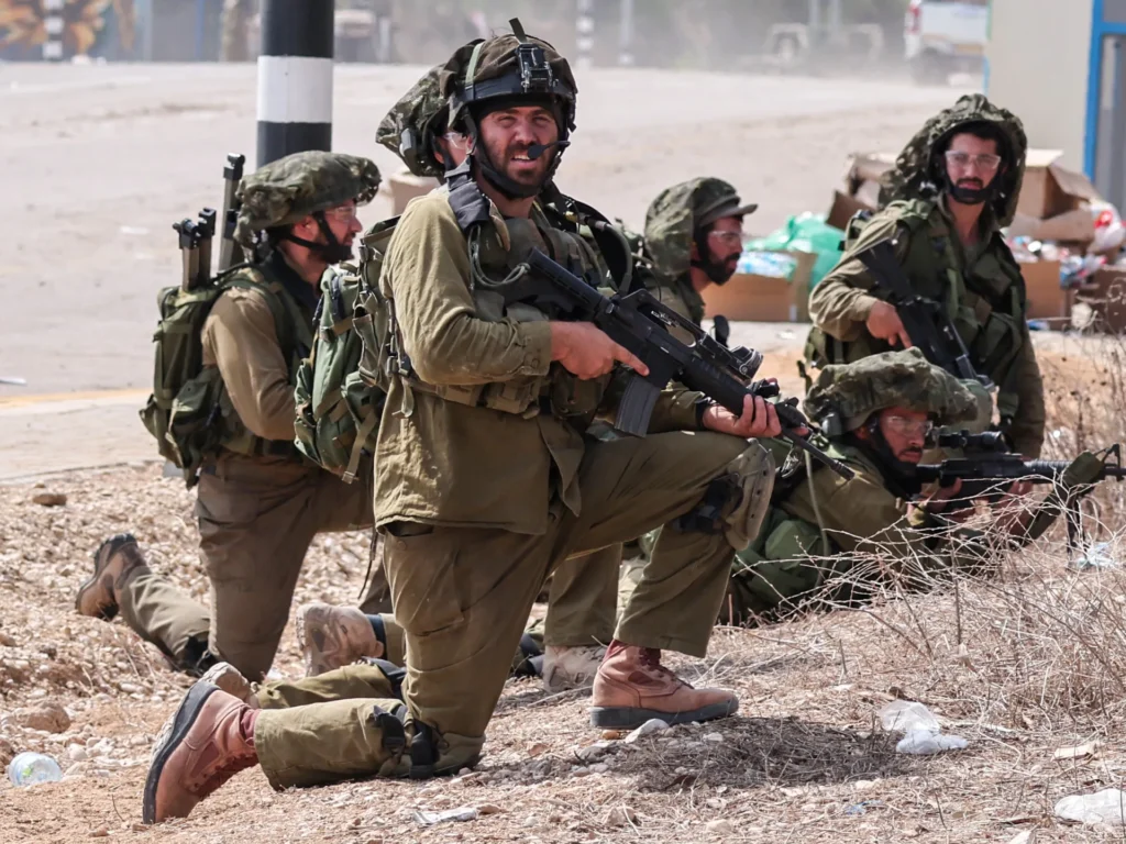 isreal army capturs hamas fighters