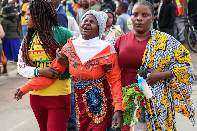 11 PEOPLE IN SOUTH AFRICAN BUILDING COLLAPSE.