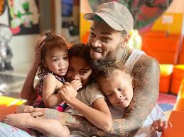 CHRIS BROWN AND KIDS